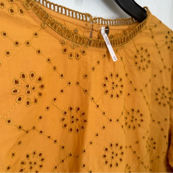 FREE PEOPLE RUFFLE EYELET TOP. MERCI BEAUCOUP BELL SLEEVE BLOUSE. EXCELLENT COND - Picture 6 of 16